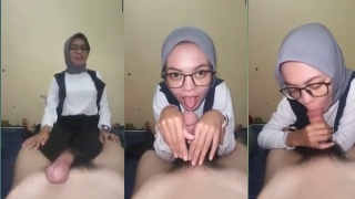 Bokep Indo VIRAL Cewek Hijab Viral Kontol Suka Isep Ketagihan hot muncrat mesum
